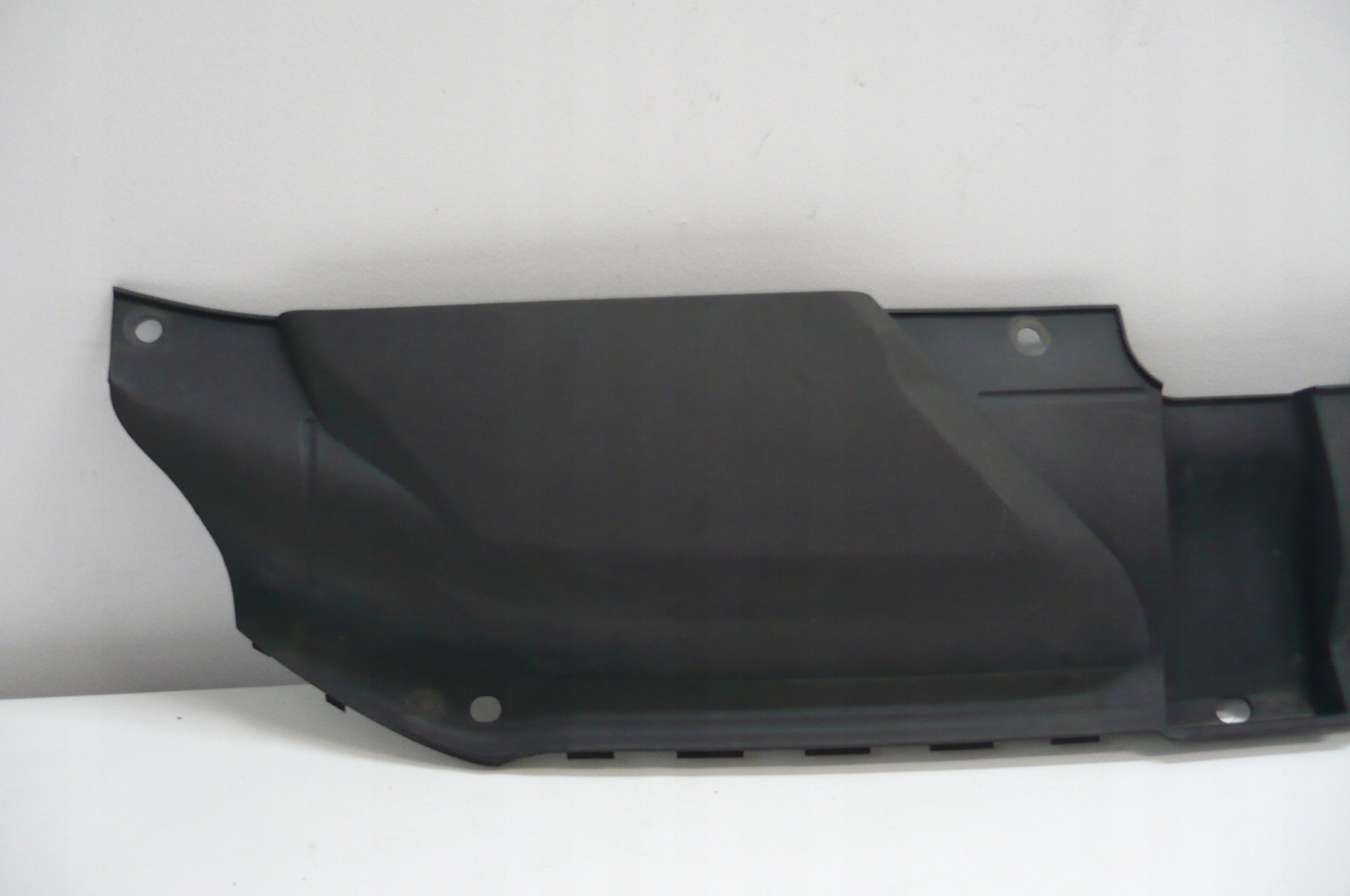 AUDI A4 B8 kryt stěny předního 07-10