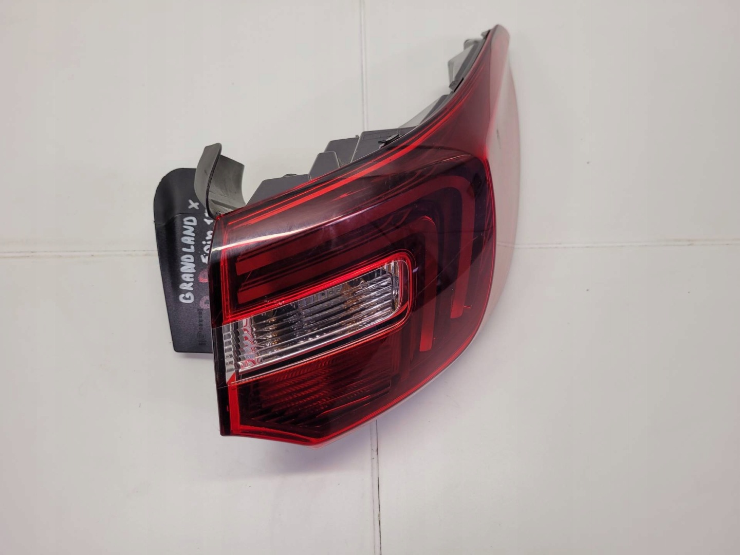light rear right side Opel Grandland X 2019 81660201