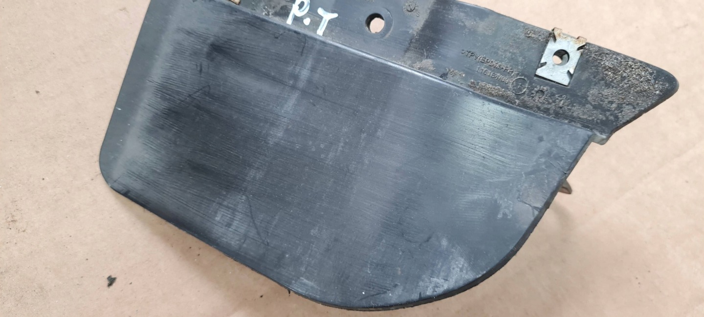 Q3 83A SPOILER Schmutzfänger rechts heck 83A853834