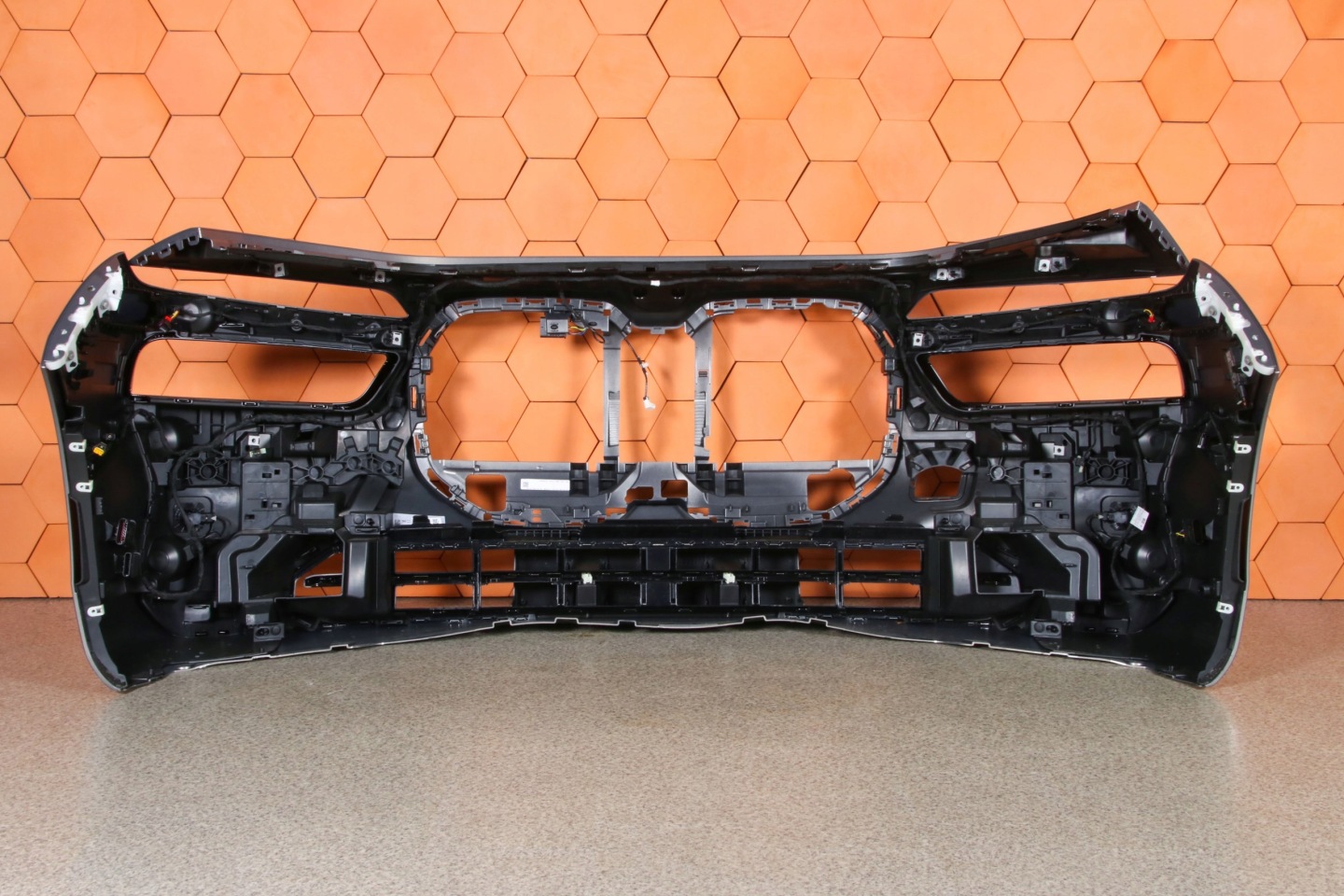 BMW 7 G70 i7 bumper front front colour C4A