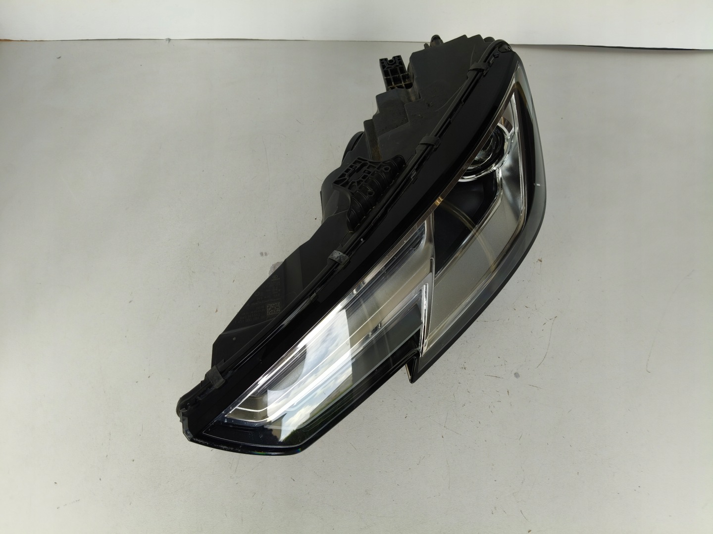 light left REFLEKTOR AUDI A4 B9 8W 8W0 15- XENON LED