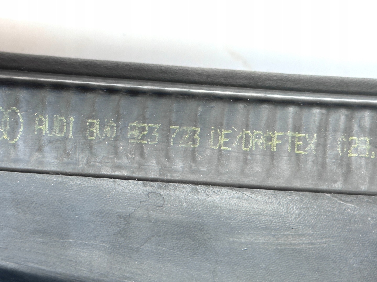 AUDI A3 8V Sportback cover under the window torpedo