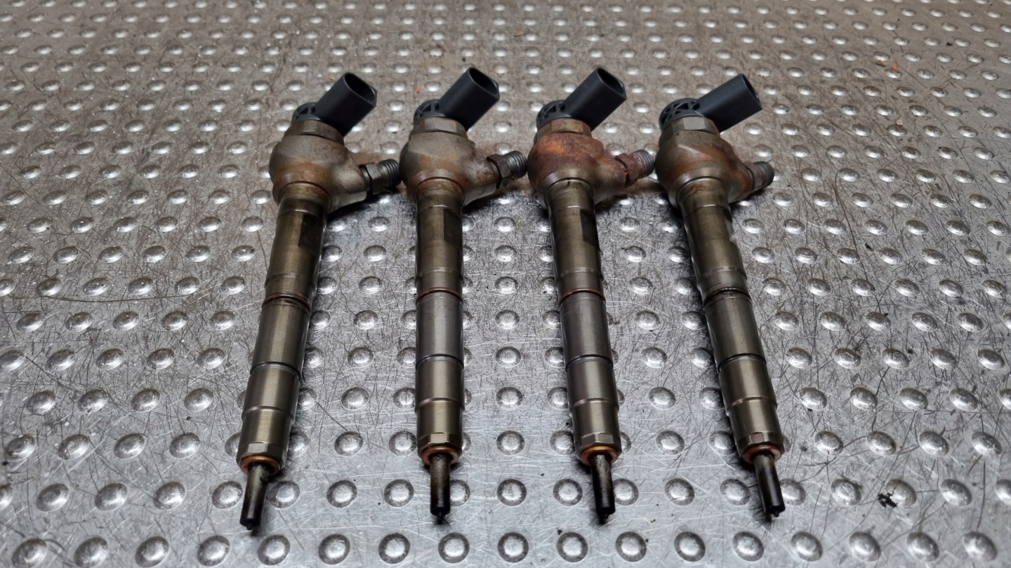 nozzle injector 04L130277G OCTAVIA III LEON III A3 8V GOLF VII 1.6TDI