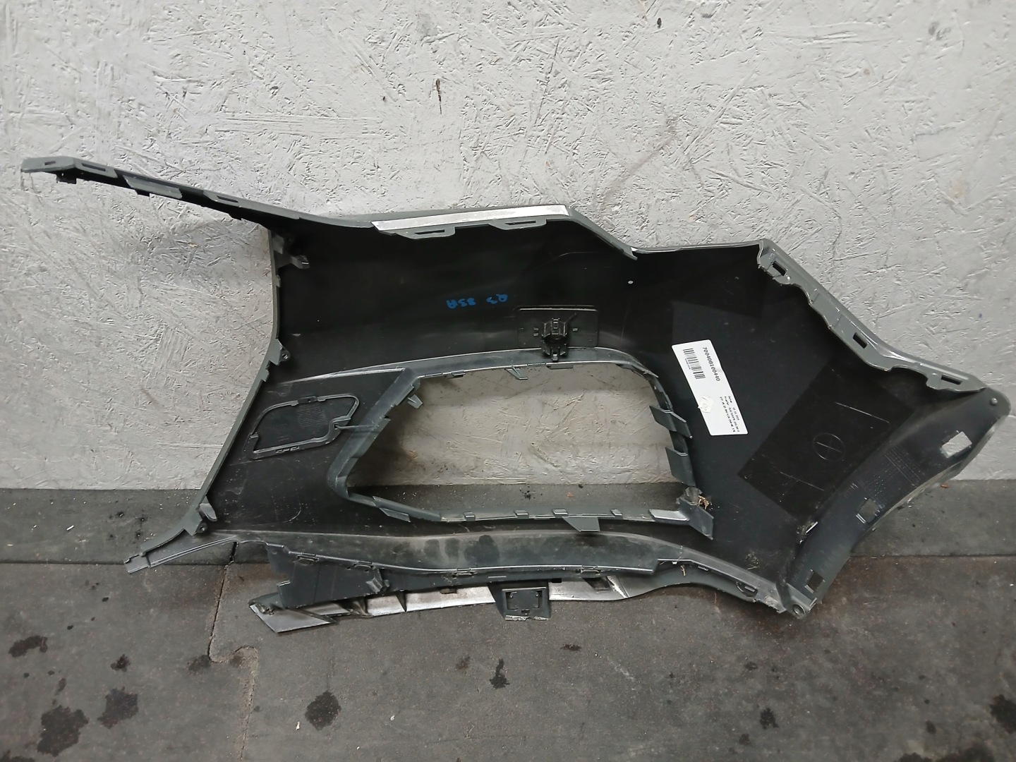bumper front right corner AUDI Q3 83A