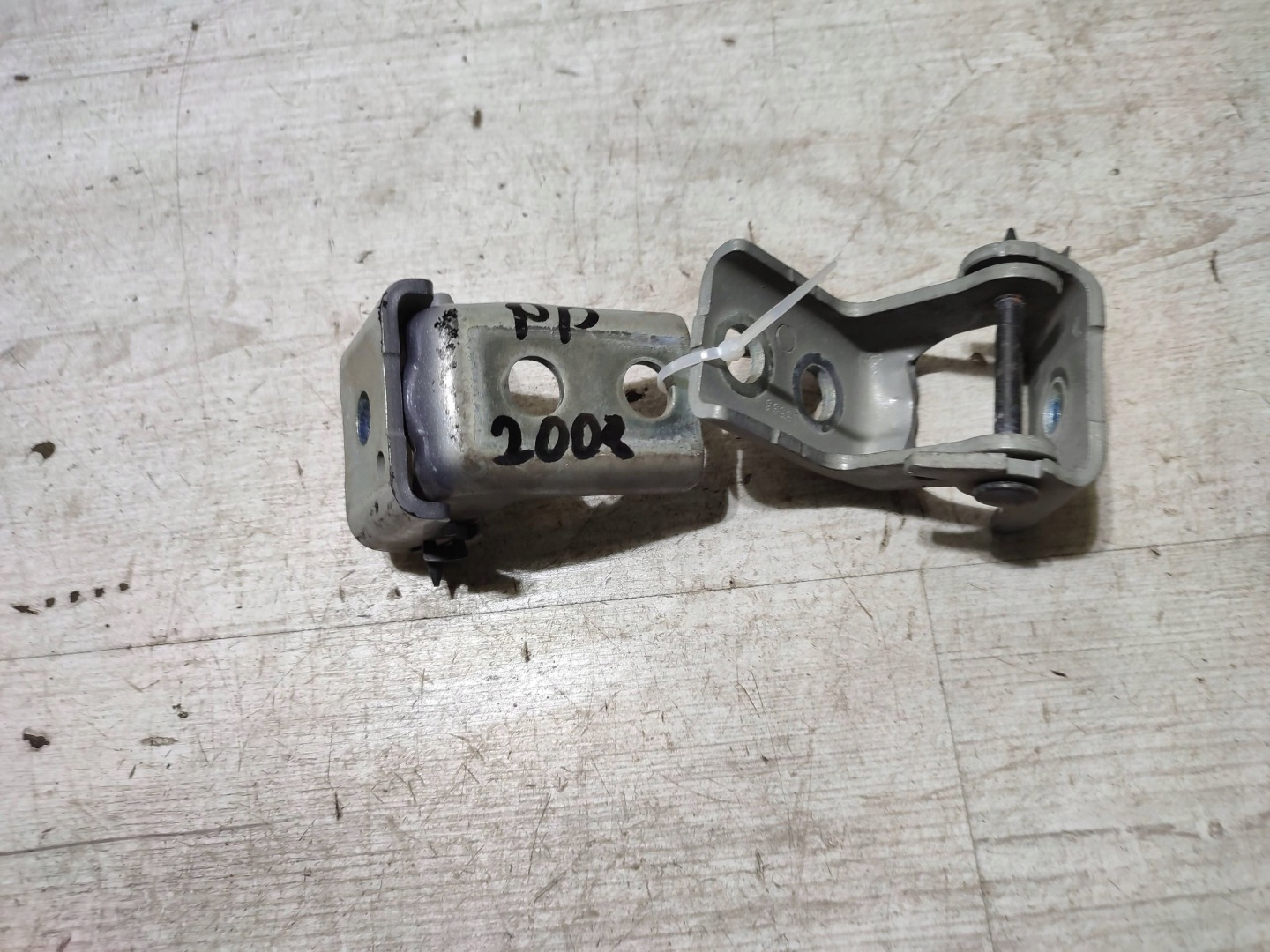 Peugeot 2008 and 2018 front side right hinge door komplet
