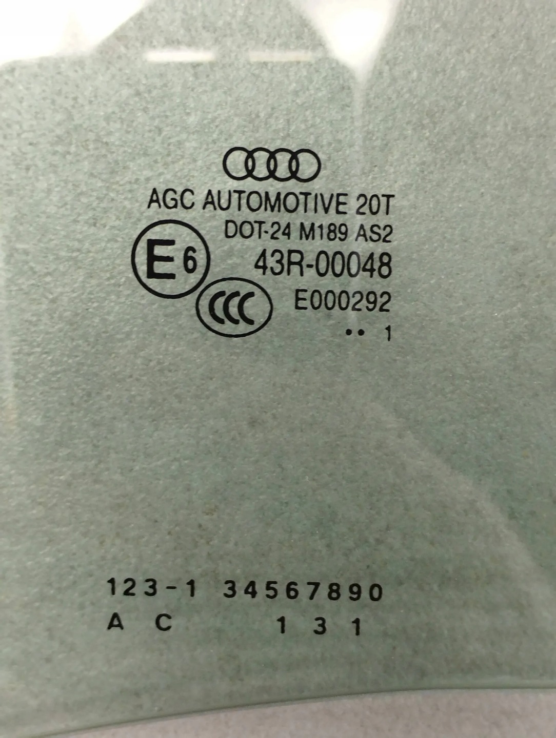Audi Q5 8R window right rear part 2011