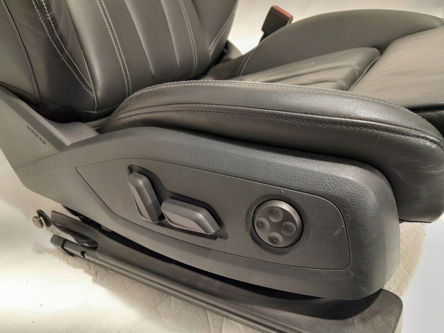 AUDI A4 B9 LIFT seat right front leather PODGRZEWANY 4M0959339