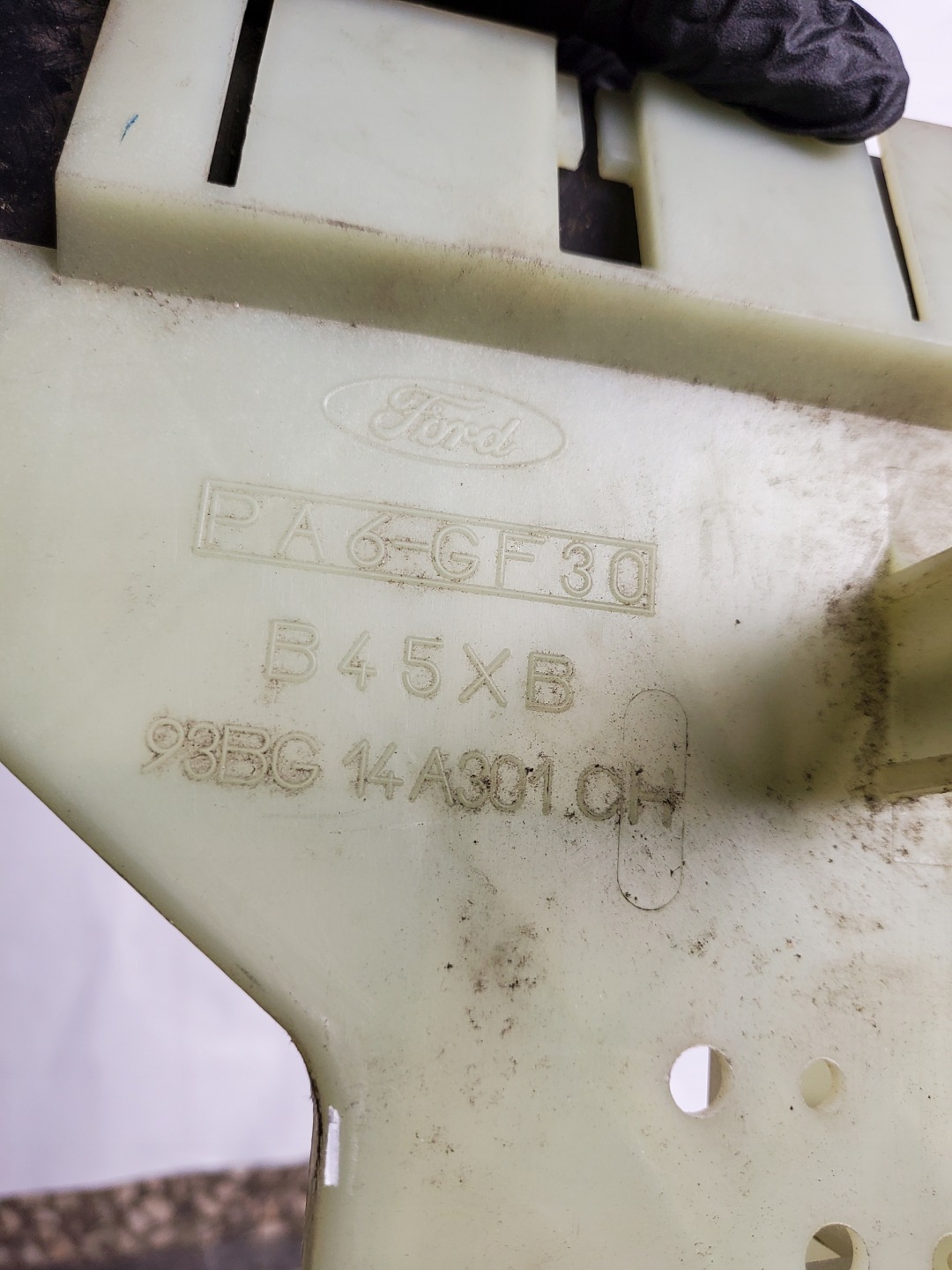 držač drška instrument tabla okvir FORD 93BG14A301 OE