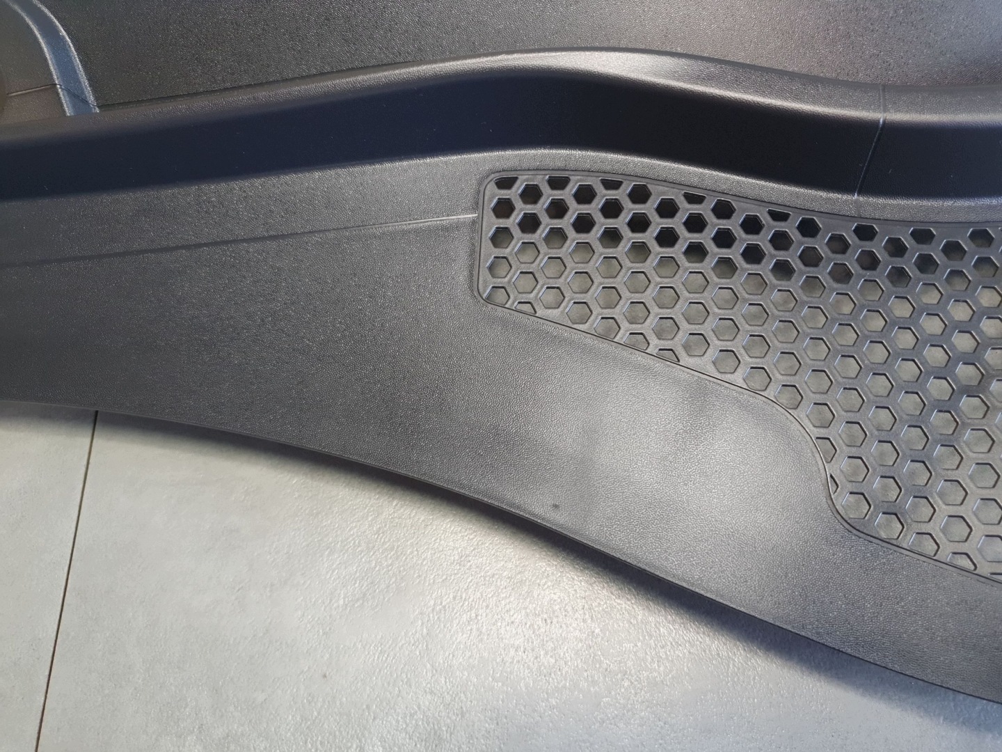 Cupra Leon IV torpedo left 5FB819403A