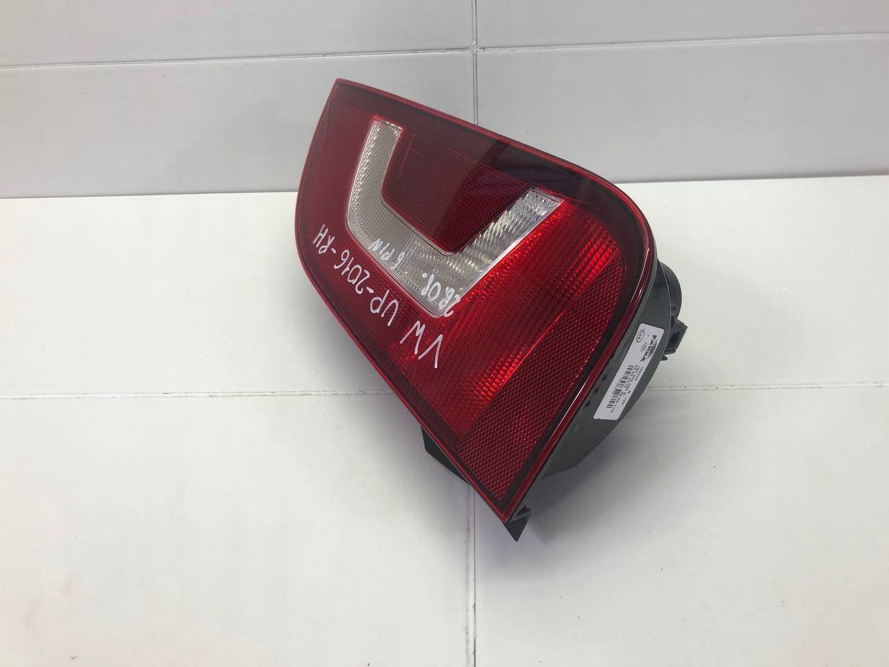 light rear right side Volkswagen Up facelift 2016 1S0945096