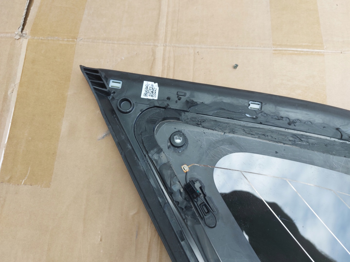 window bodywork right rear part VELAR L560 J8A2-29600-BE
