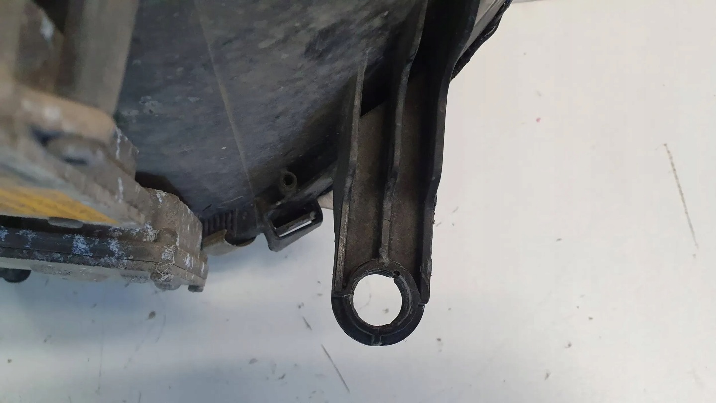 light xenon right Mercedes E Klasa W211 02