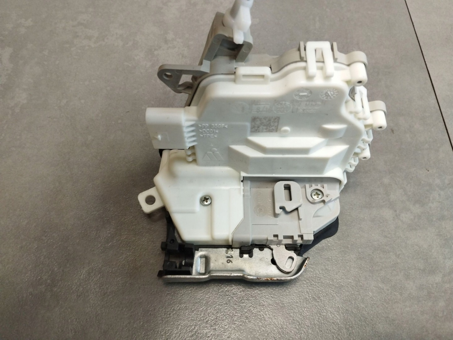 Audi A5 Sportback 8TA lock left rear part 8K0839015H