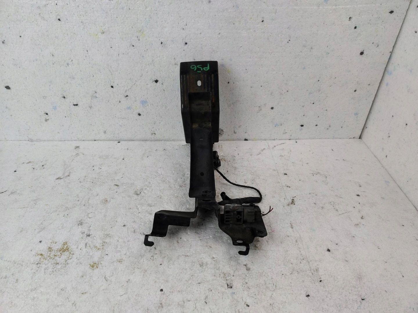 bracket of a lock bonnets Mazda CX-9 2008