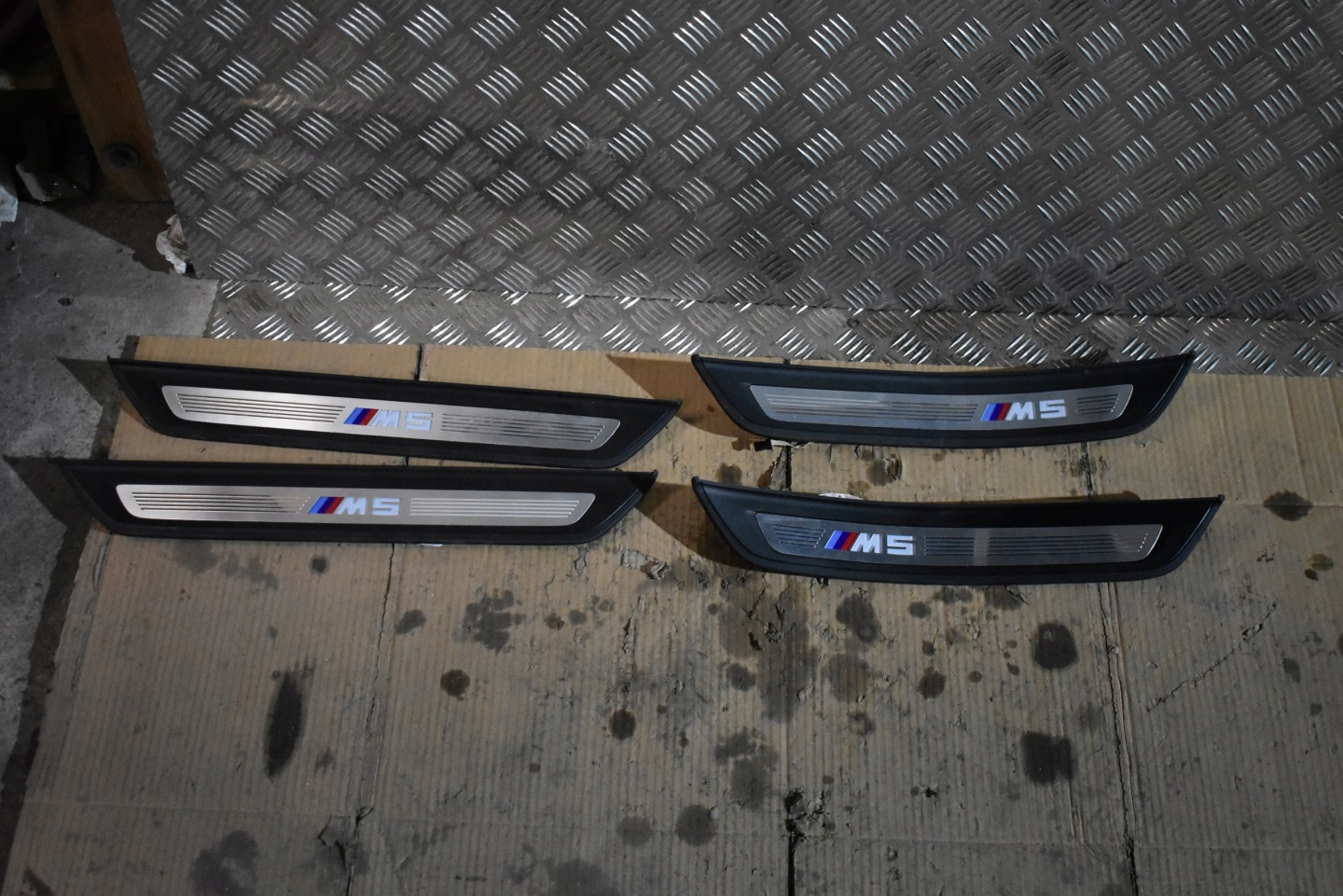 IDEALNE mouldings caps threshold LED BMW F90 M5 1