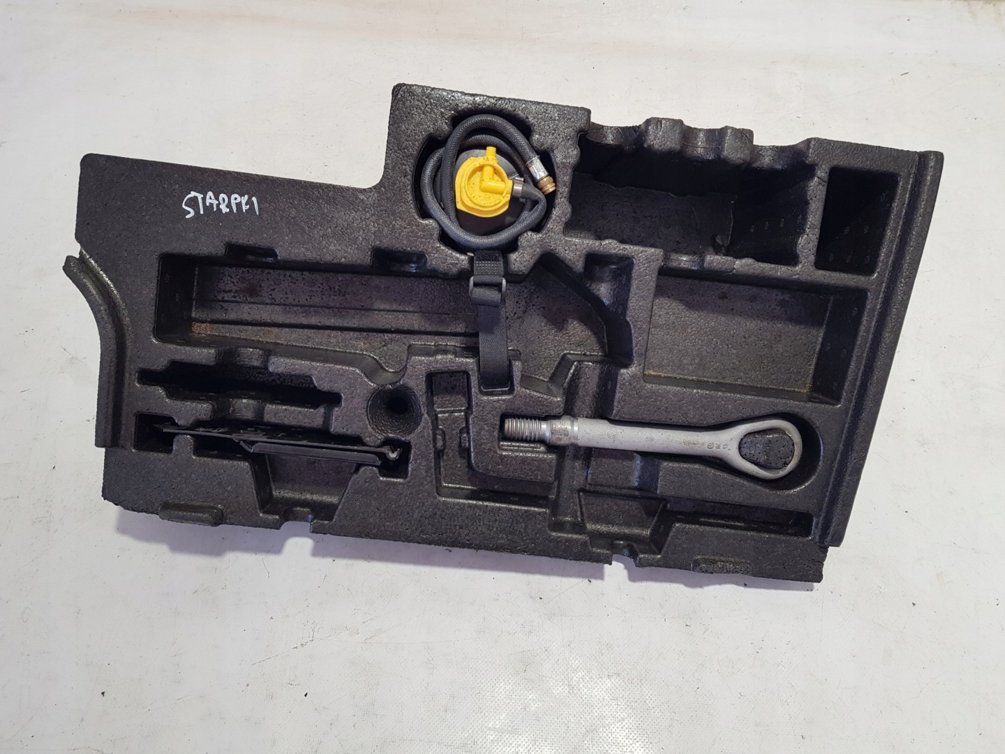 boot floor well polystirene PIANKA MERCEDES W212