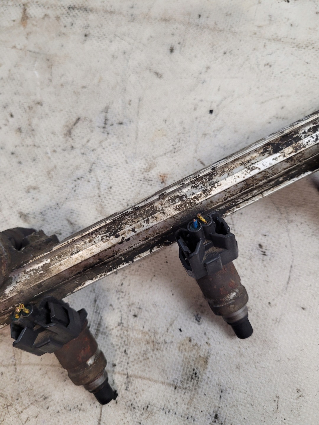 Rampe injection + Injecteurs HONDA CIVIC VI 1.4B 97r.