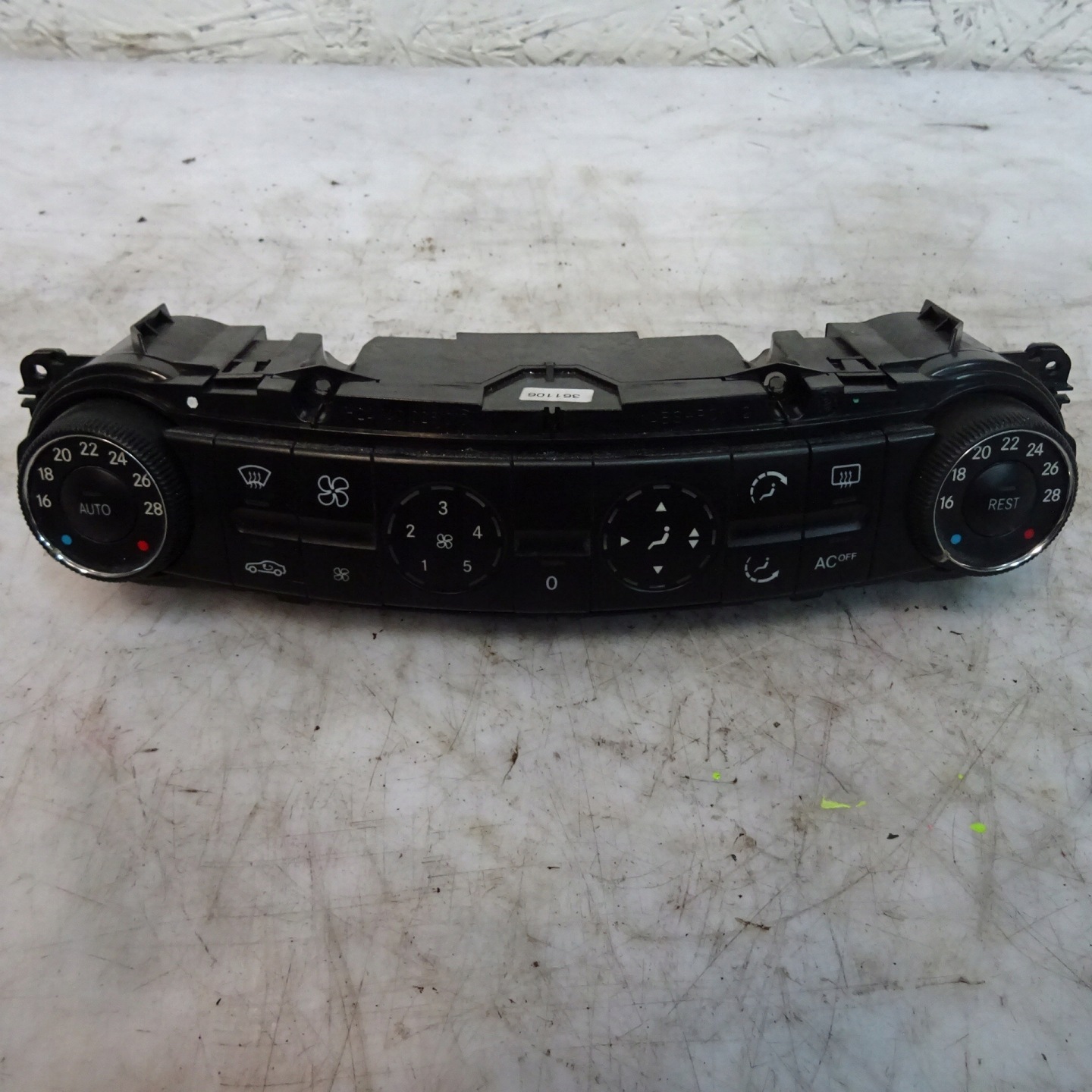 MERCEDES E W211 PANEL Bouches buses 2118300385