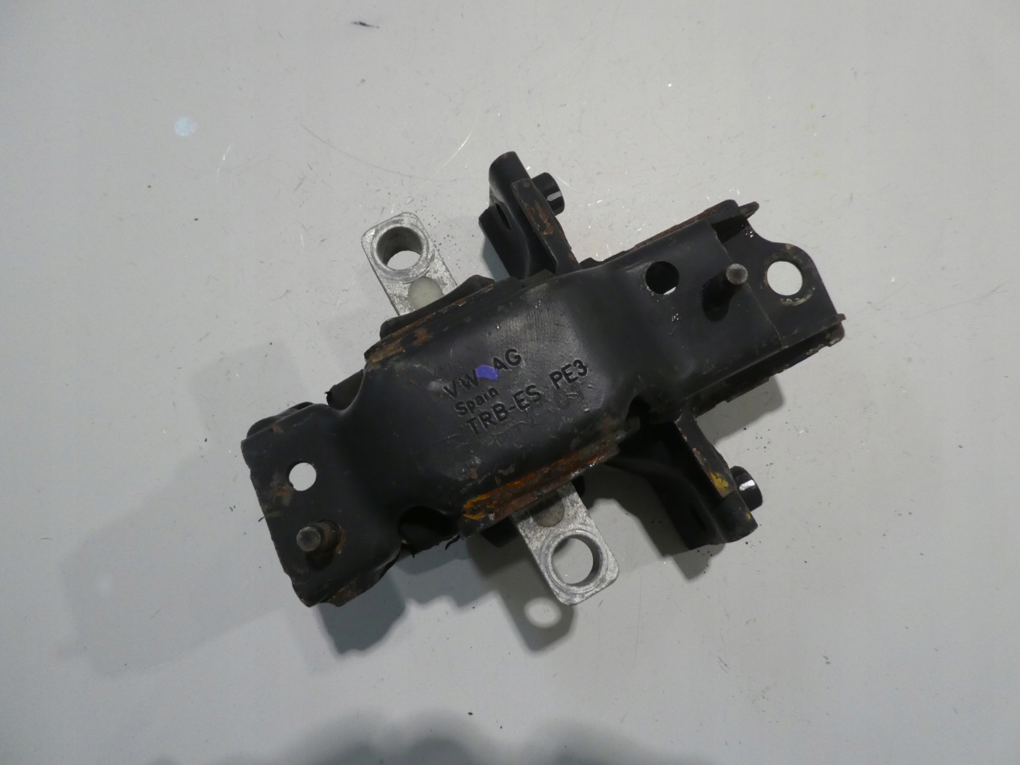 engine mount VW POLO 9N 6Q0199555AR