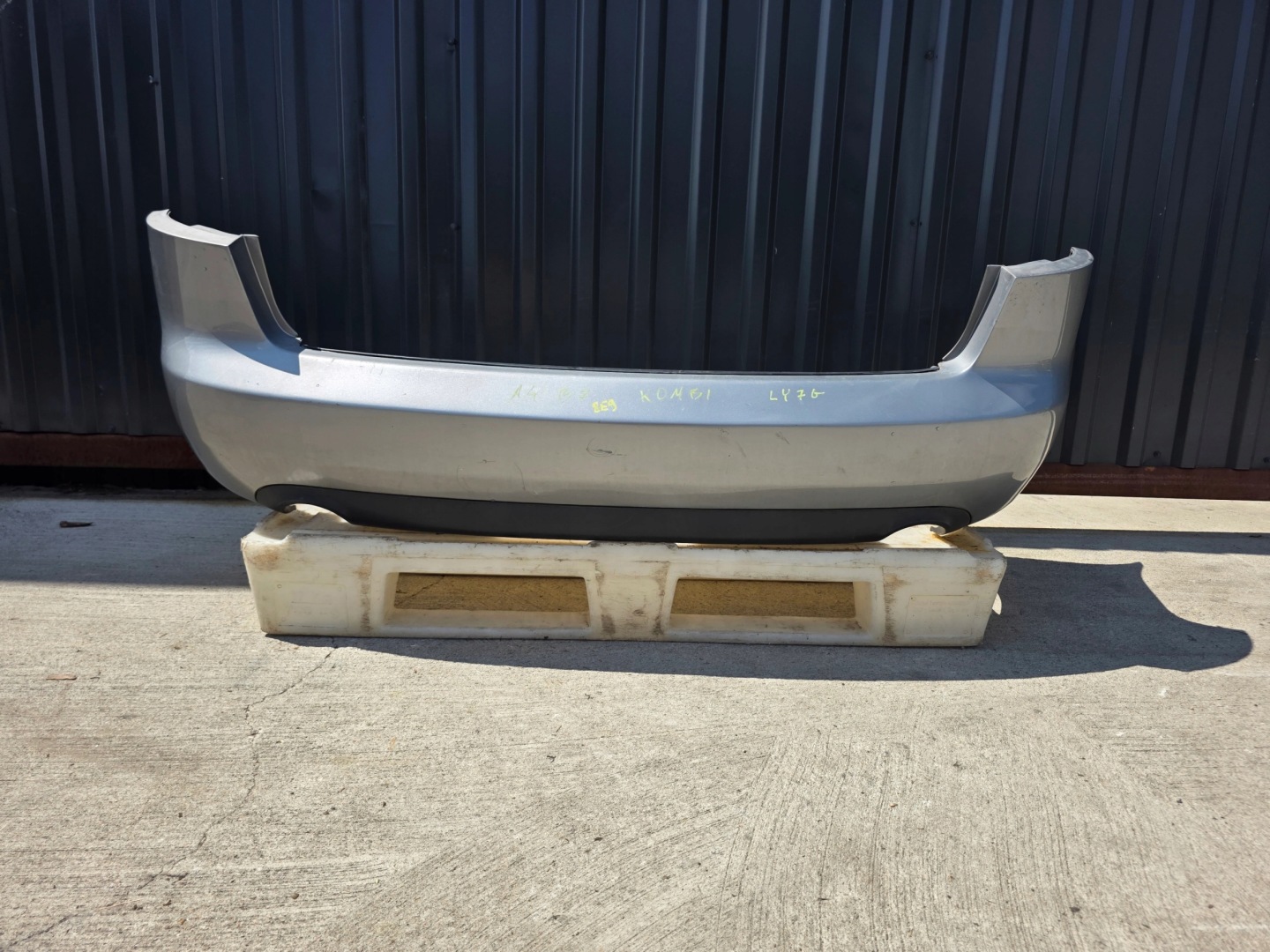 bumper rear part AUDI A4 B7 LY7G without PDC AVANT KOMBI original !!!