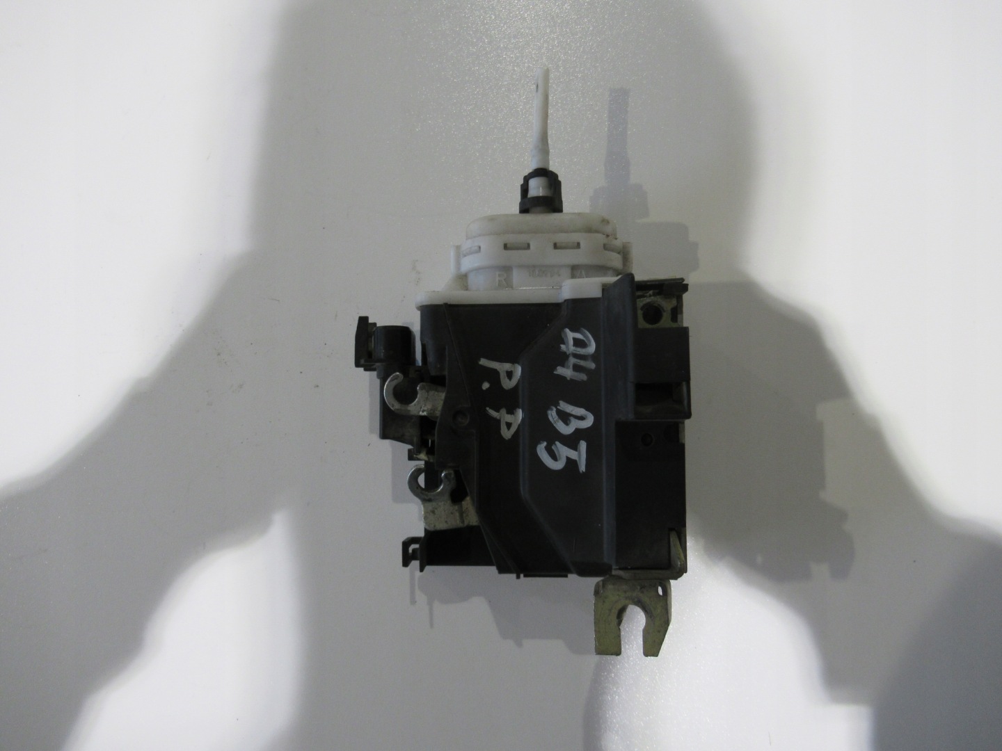 lock door right front AUDI A4 B5 8D1837016A