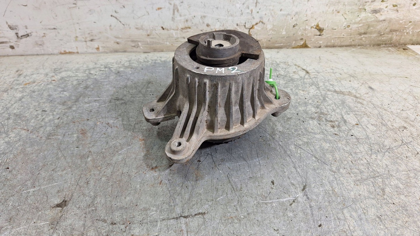 engine mount left A2132400500 MERCEDES W213