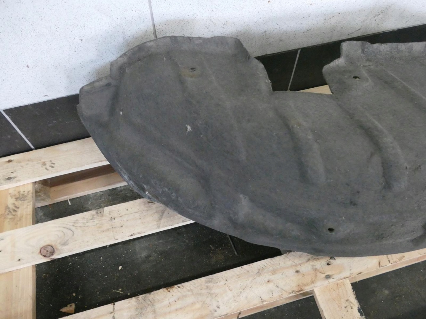 MITSUBISHI OUTLANDER II mudguard right rear part right rear.