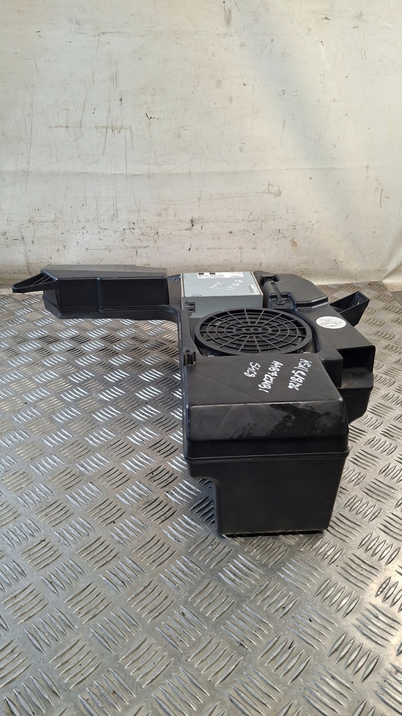 SUBWOOFER AUDI A4 B7 KOMBI