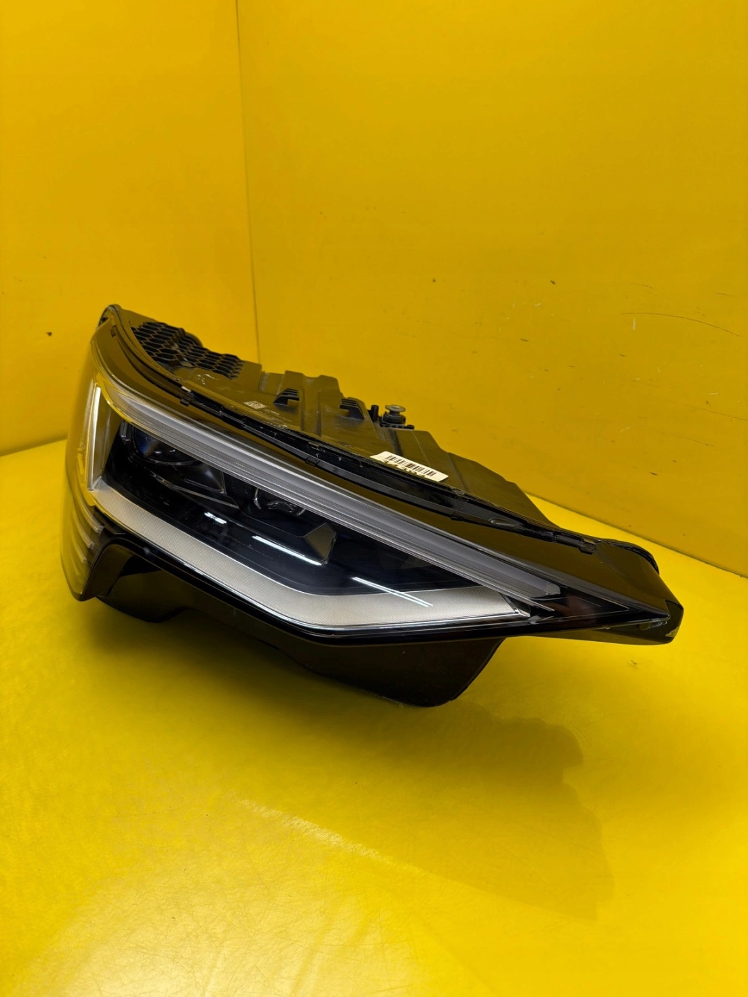 light right Audi Q4 E-Tron Matrix 4KE941036B USA
