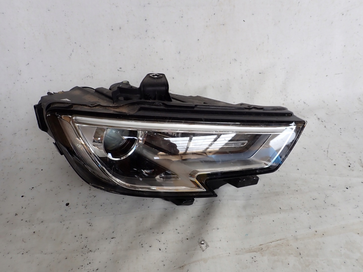 AUDI A3 8V0 LIFT 16- light right front front XENON 8V0941006