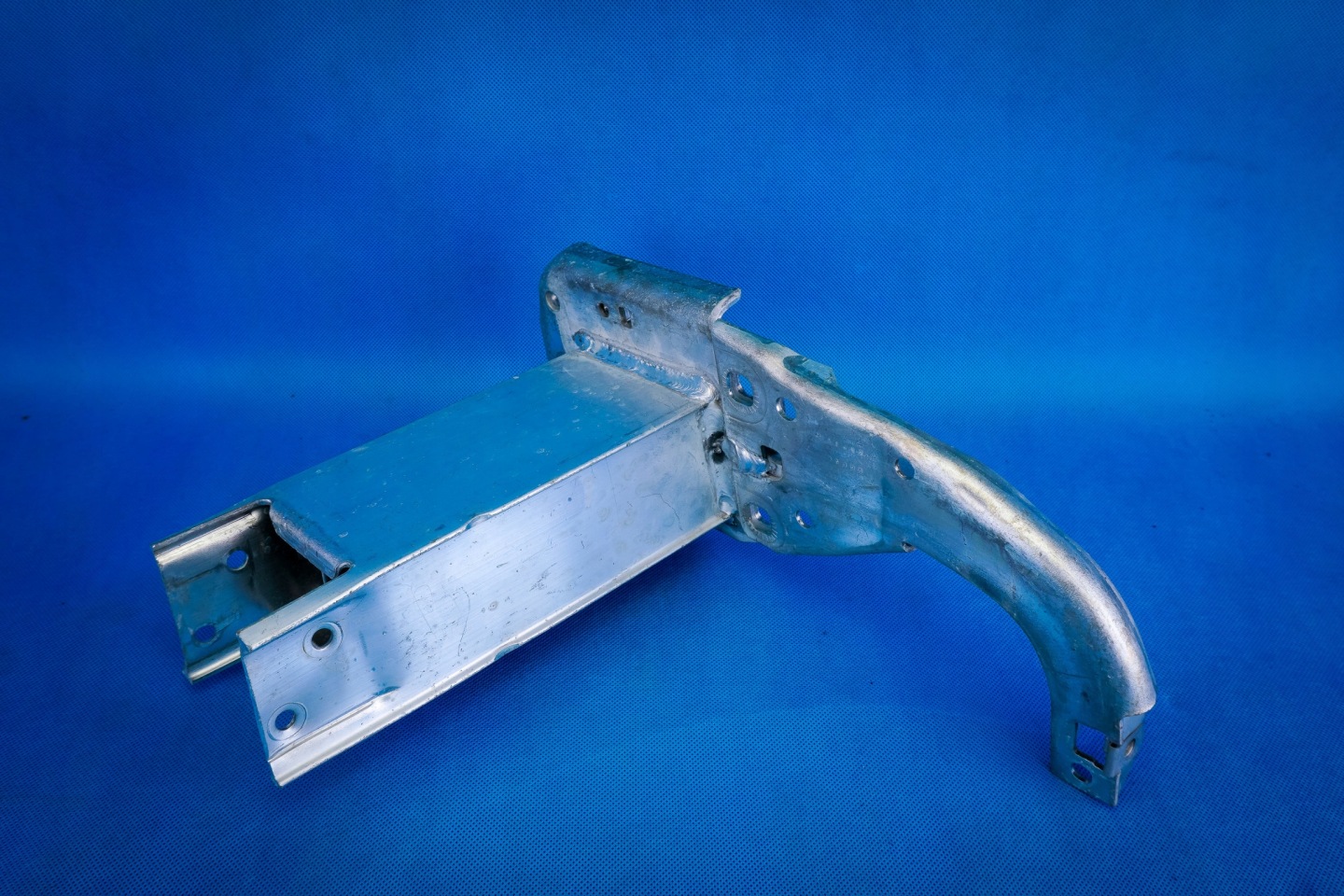 console siders of a bumper left Audi A6 4G A7 4G8 4G0807133F