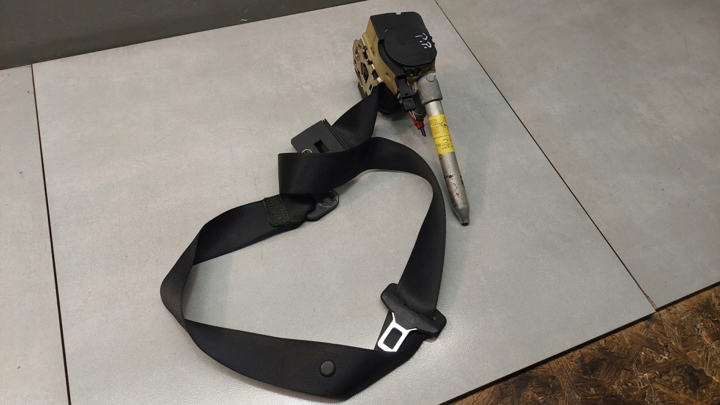 tension belt safety right front W210 2.2 CDI