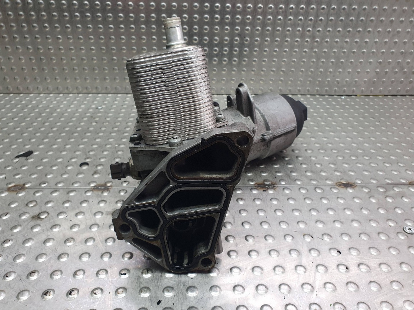 cover of a filter, oil 7788453 BMW E91 E90 E60 E61 X5 E70 E53 E65 3.0 D M57