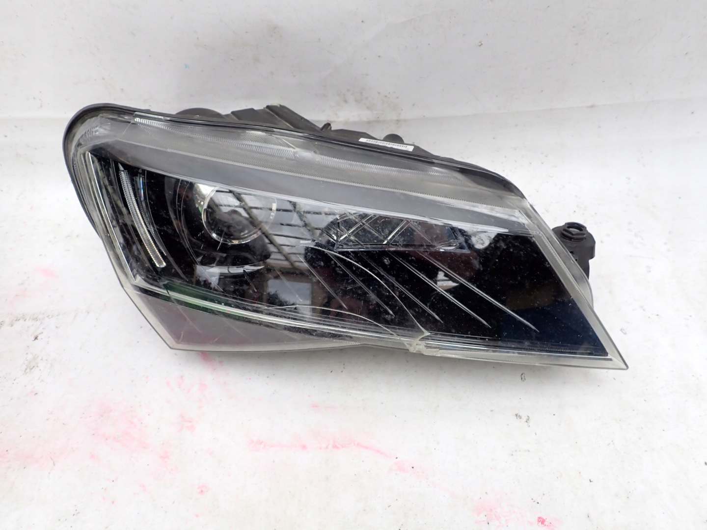 SKODA SUPERB III 3 LIFT 19- light front front right 3V1941016