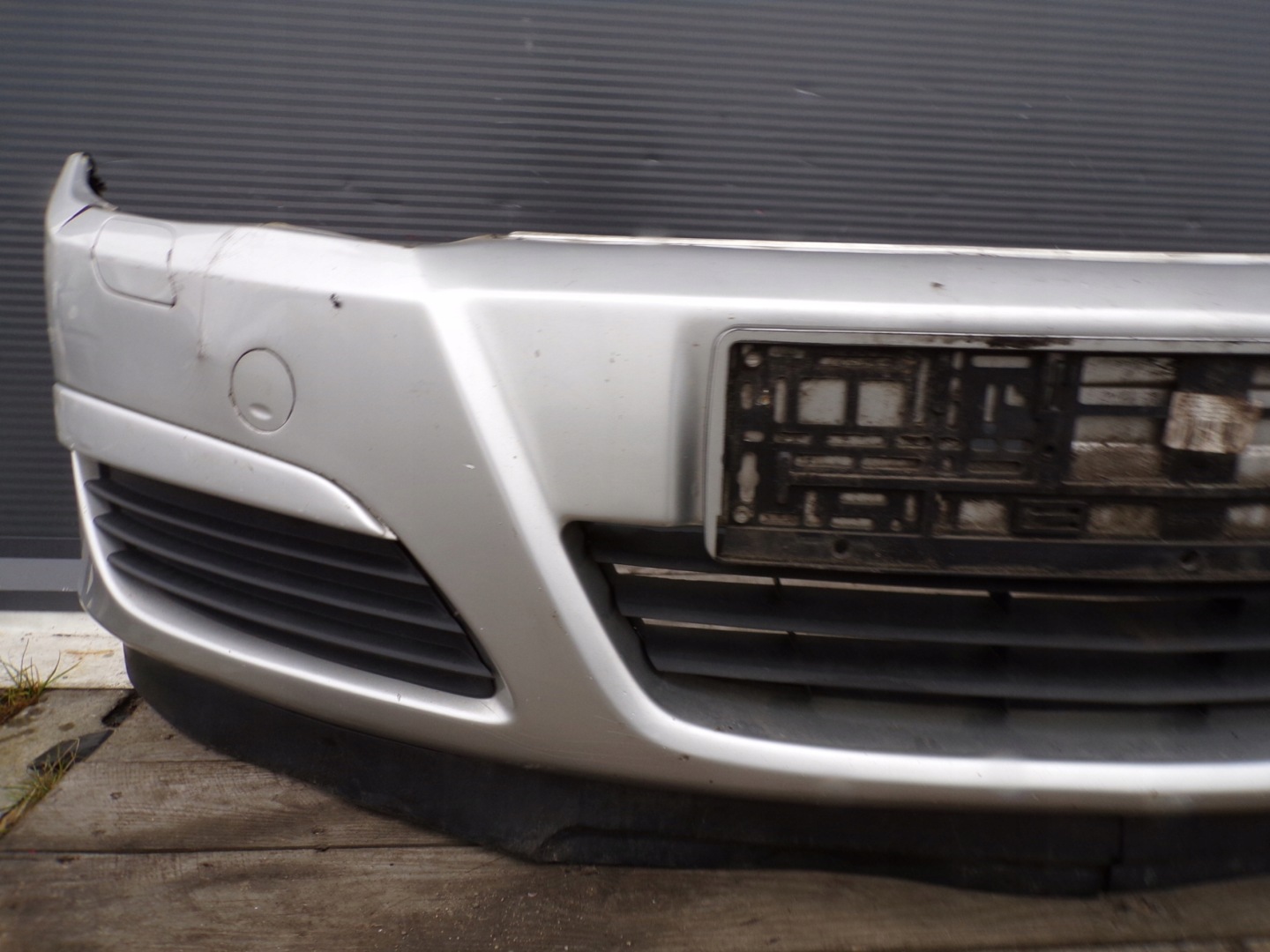 front bumper front OPEL ASTRA H WERSJA below washers