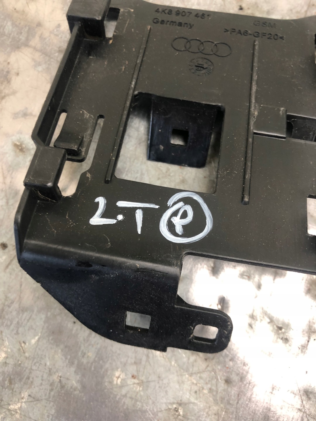 console holder RADARU left rear part AUDI A7 4K8 4K8907461