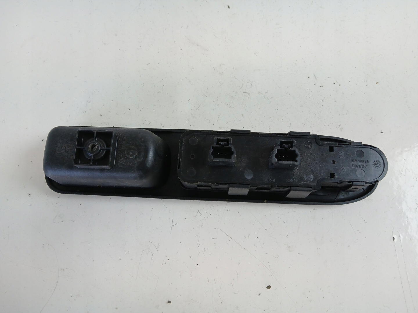 PEUGEOT 307 PANEL okna levý předek 96498420XT