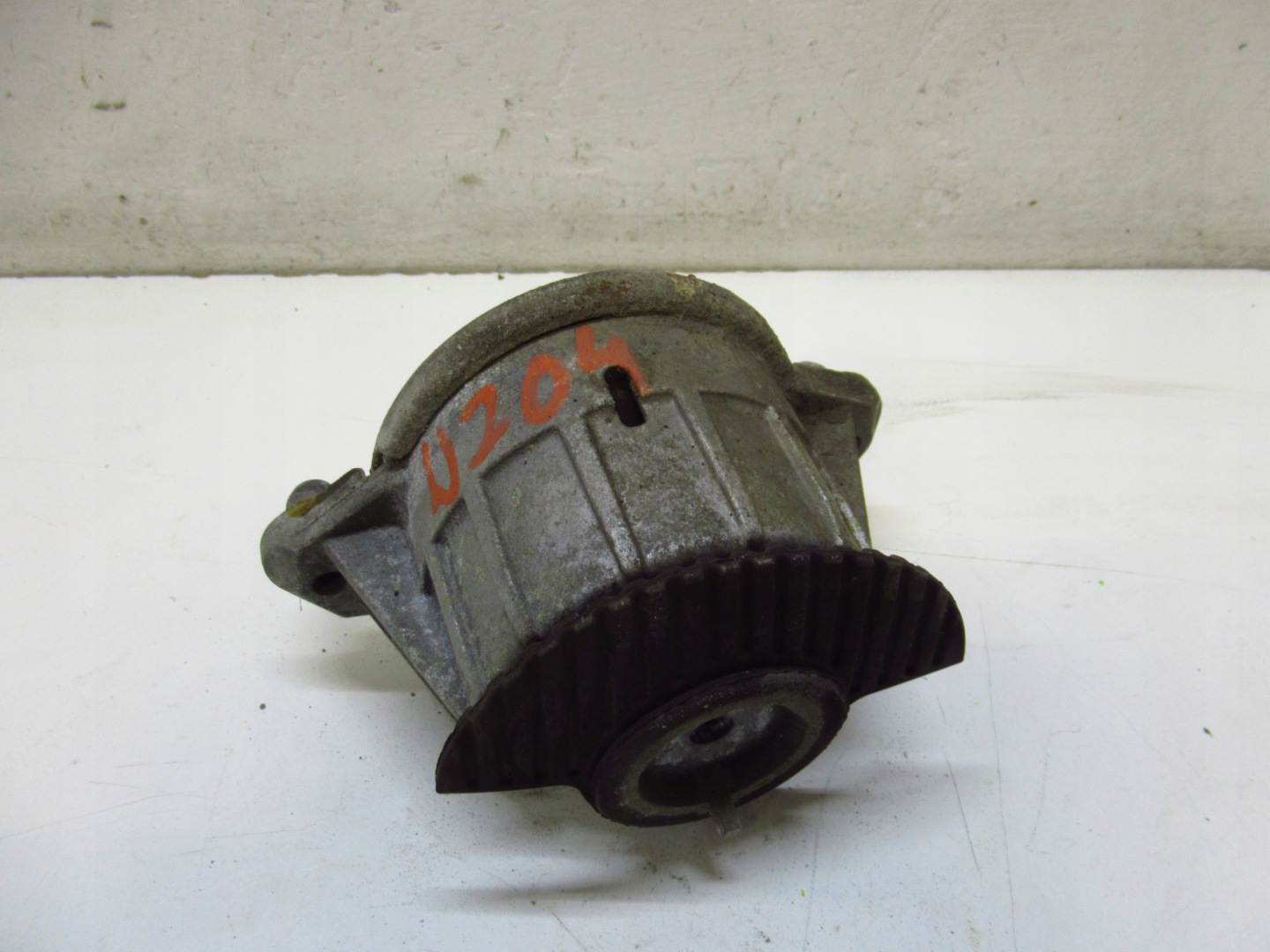MERCEDES W204 1.8 engine mount A2072400017