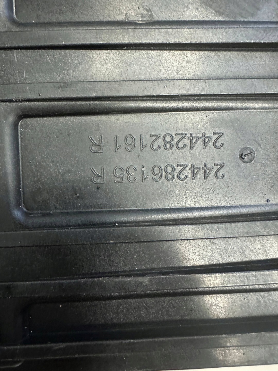 DACIA DUSTER III držač akumulatora 244286135R