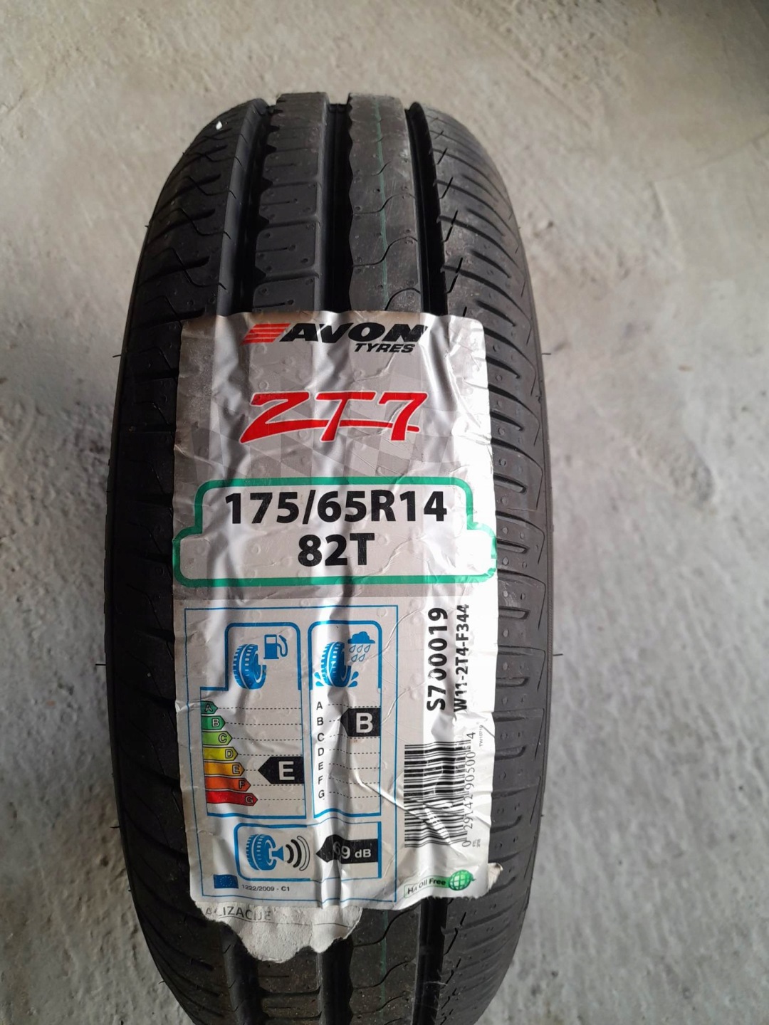 1x Avon ZT7 175/65R14 82T