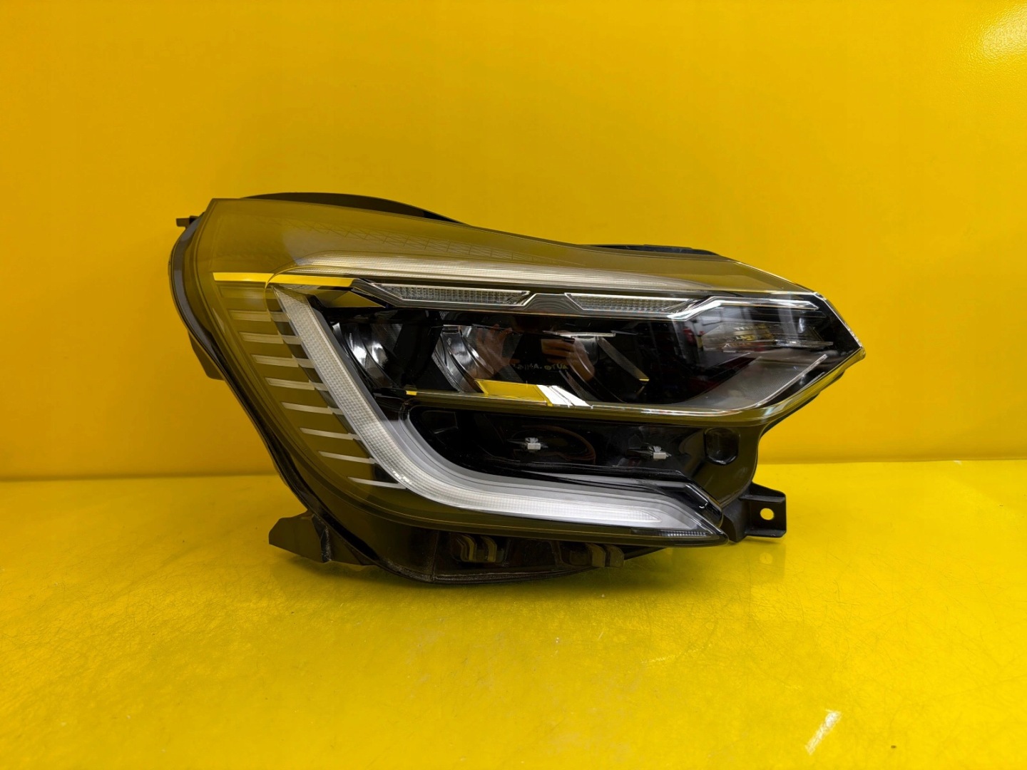 light right Renault Captur 2 II 2019- Full Led 260104525R