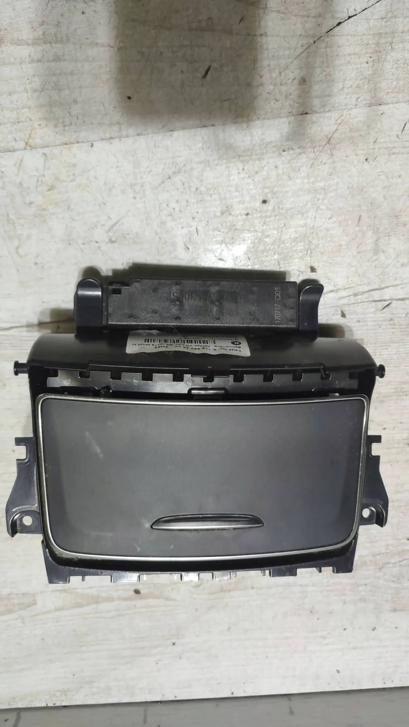 Mercedes-Benz A W176 2017 Cendrier