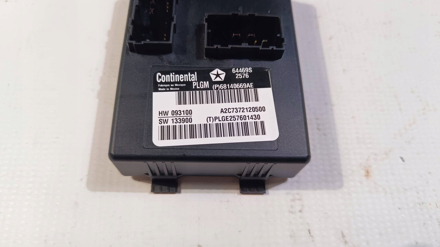 control unit module electrical of rear bonnet boot Dodge Durango 2014