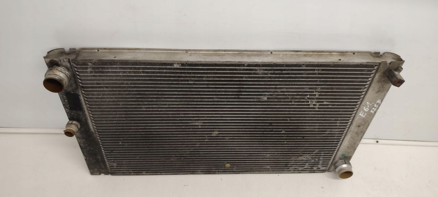 chladič vody BMW E61 2,5D