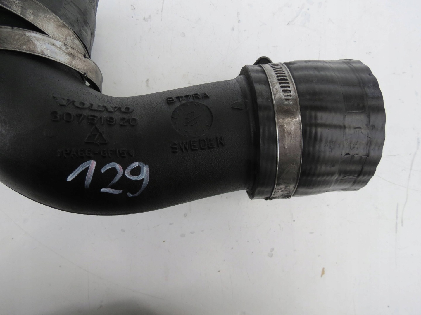 trouba hadice intercoolera VOLVO S60 II 30751920