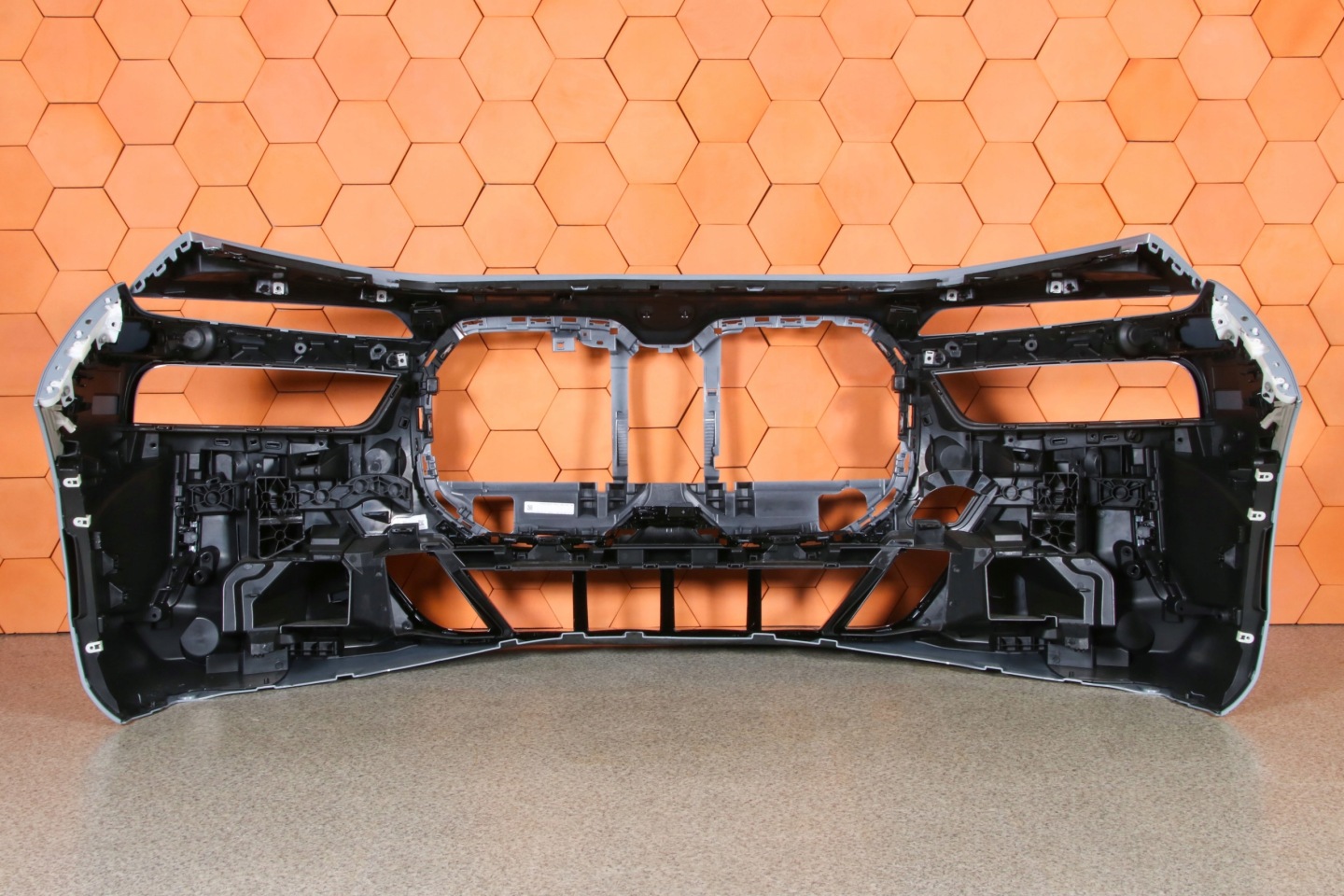 BMW 7 G70 i7 m-packet bumper front USA colour C4P