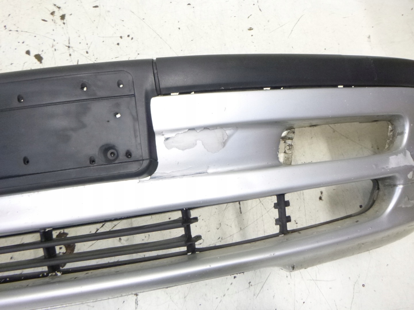 Frontstoßstange BMW E46 354/7 2000r. Sedan