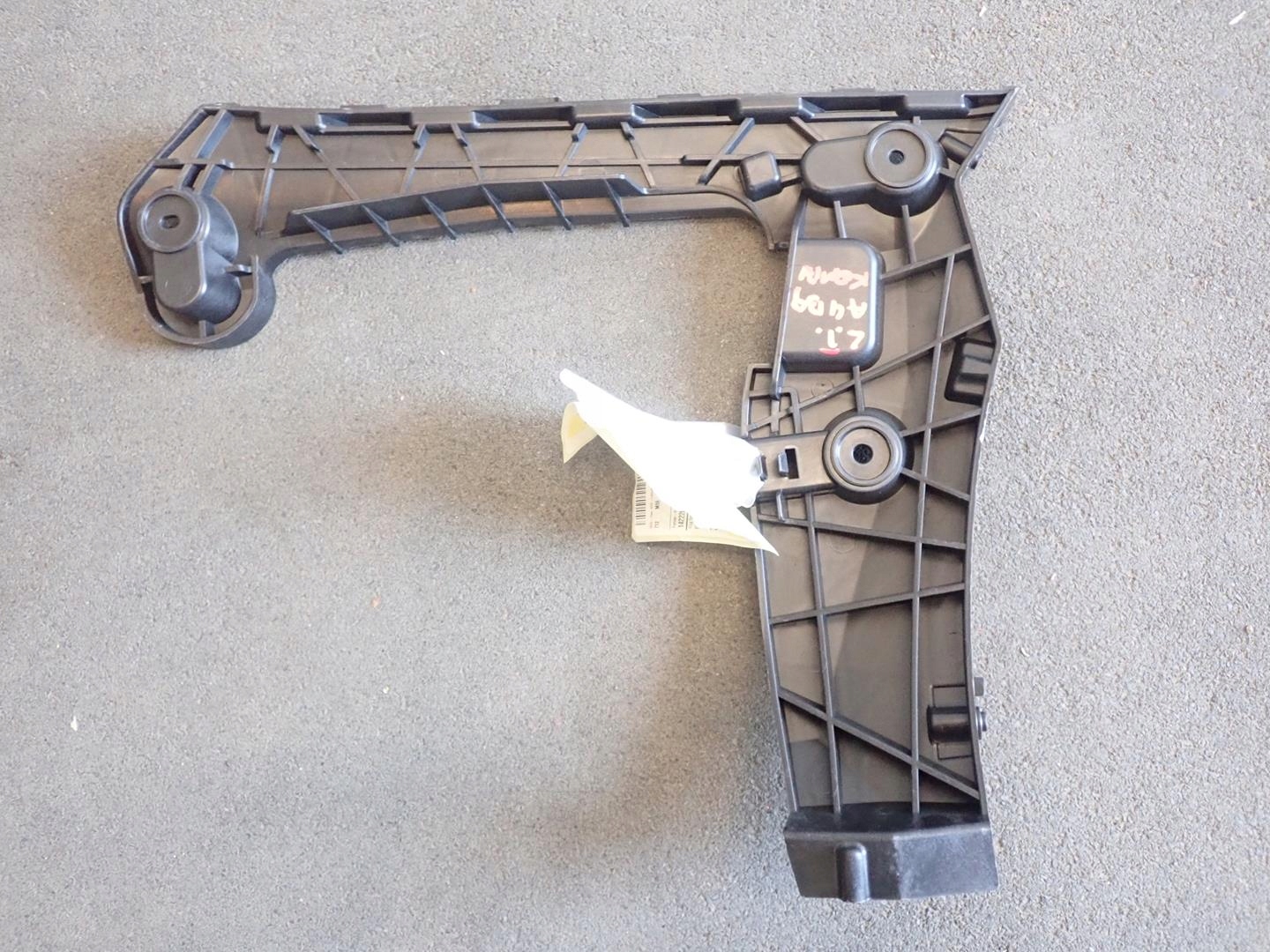 bumper bracket left rear part AUDI A4 B9 2015- KOMBI 8W