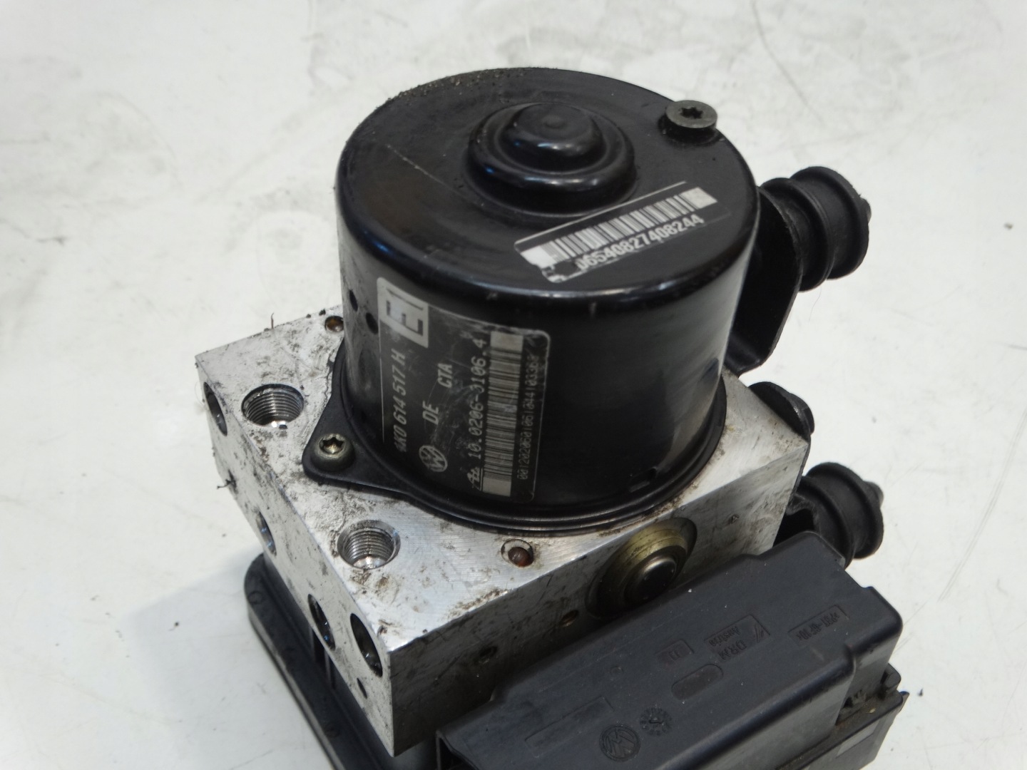 pump control unit ABS VOLKSWAGEN GOLF VI plus 2.0TDI 2011R. 1K0614517H
