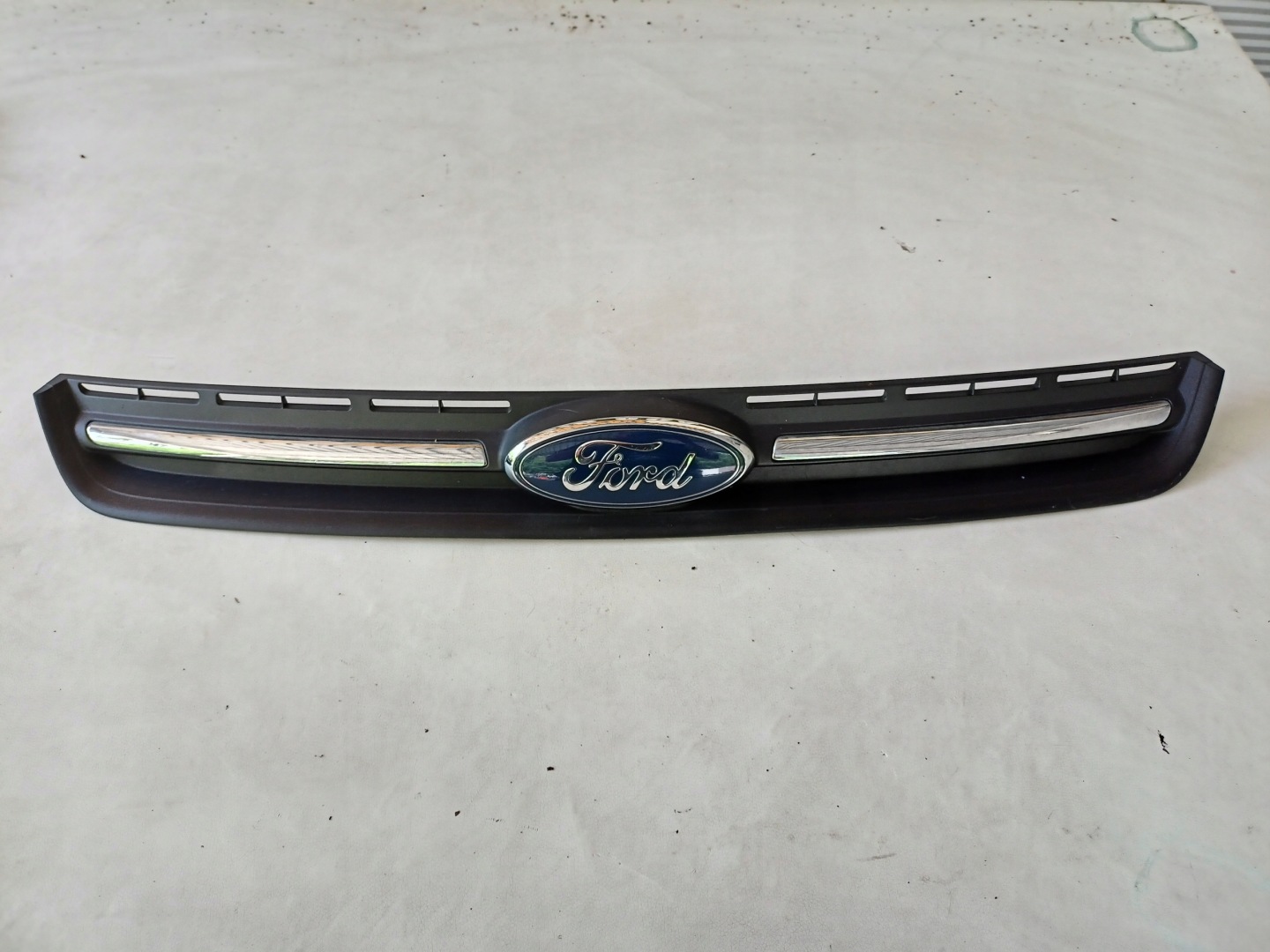 Ford Kuga MK2 II 12- grille radiator grill